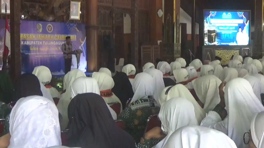 Calon Jemaah Haji Tulungagung Dilepas Plt Bupati, 6 Orang Gagal Berangkat