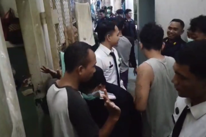 Razia Gabungan di Rutan Surabaya, Petugas Sita Ponsel hingga Benda Logam Berbahaya