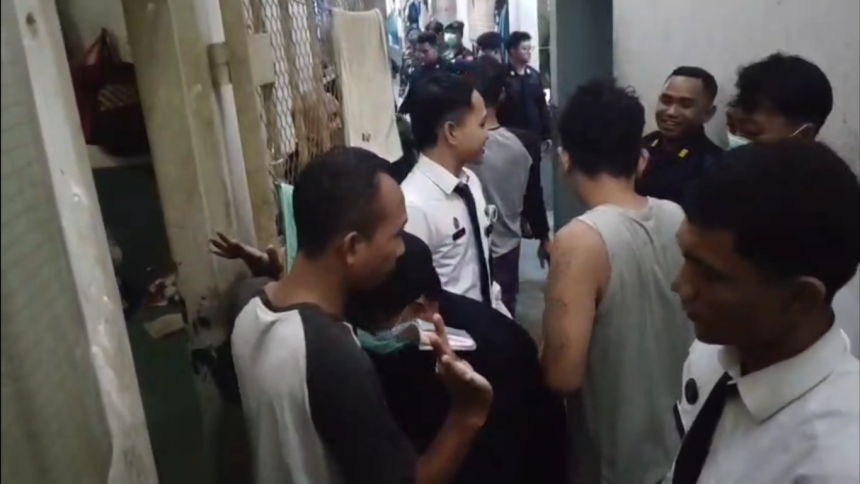 Razia Gabungan di Rutan Surabaya, Petugas Sita Ponsel hingga Benda Logam Berbahaya